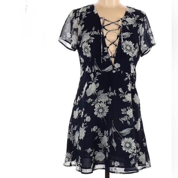 Nordstrom Lucca Couture deep lace up Vneck navy floral dress size medium - Picture 6 of 10